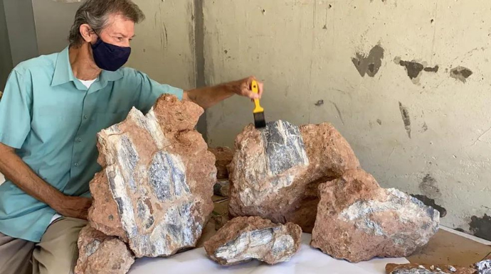 William Nava é responsável pela maioria das descobertas de fósseis realizadas na região de Marília (SP) — Foto: William Nava /Arquivo Pessoal